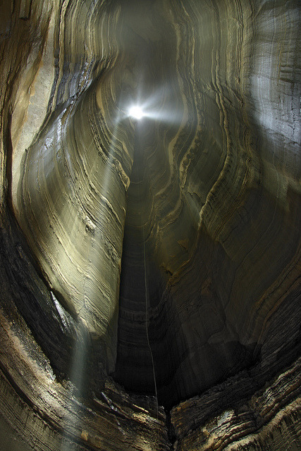 The Fantastic Pit in Ellisons Cave, big enough to hold the Washington Monument, Georgia, USA