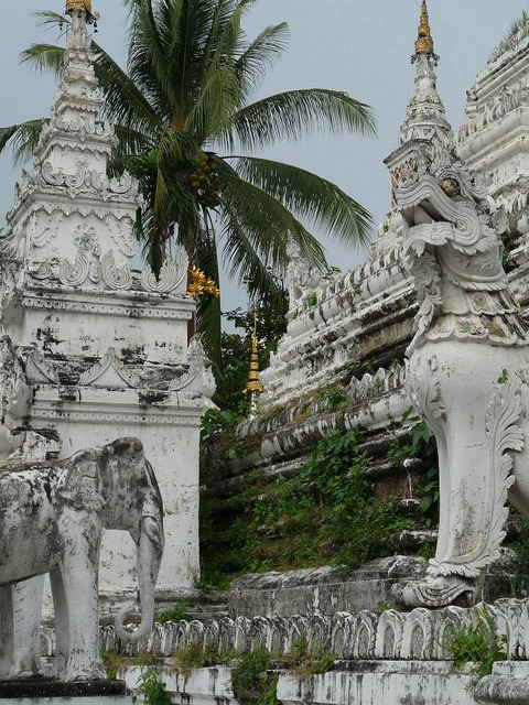 The white temples of Chiang Mai / Thailand